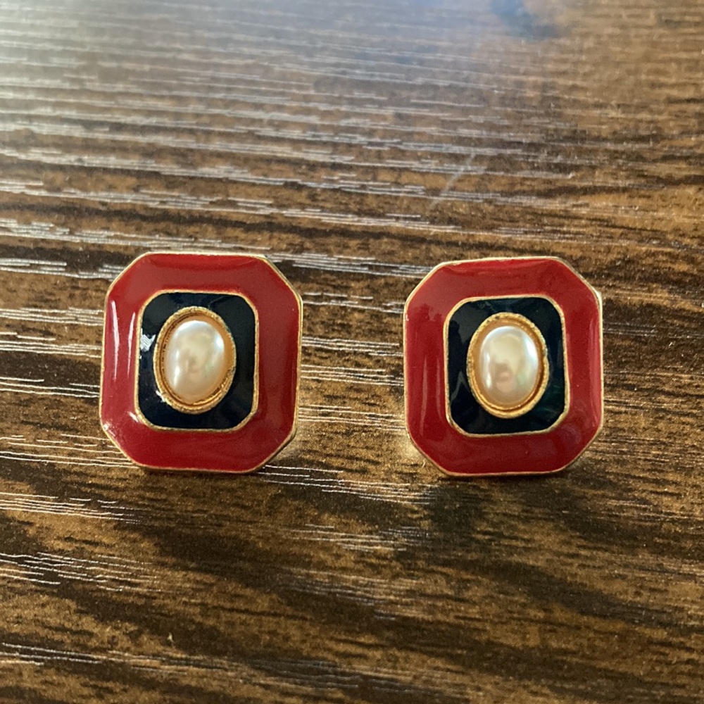 VINTAGE Monet Gold Plated Enamel Earring with Faux Pearl